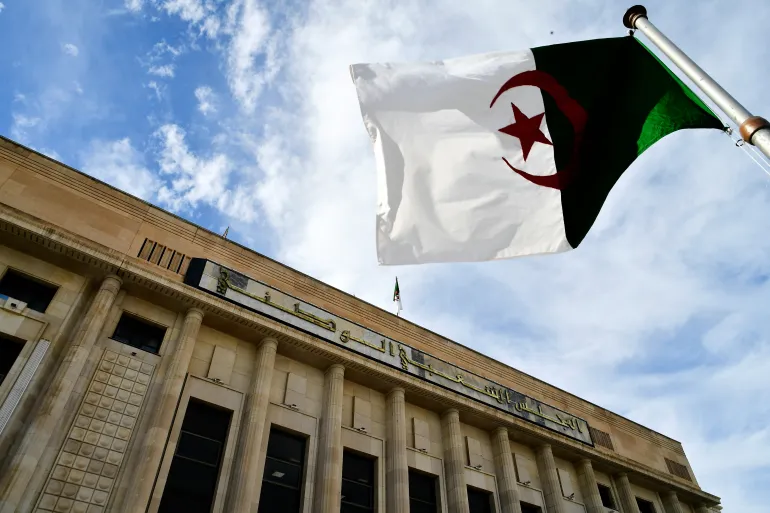 الجزائر توسع عقوبة الإعدام لجرائم الحرائق وخطف الأطفال